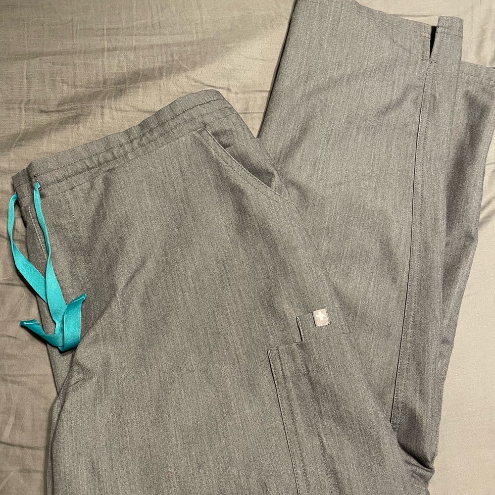 women's Graphite Yola - Petite Skinny Scrub Pants - L - Petite